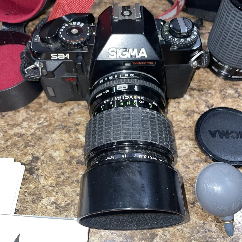 Sigma SA-1 Camera Sigma 35-70mm & 70-210 Zoom Lens w/ Case & Strap Untested LOT